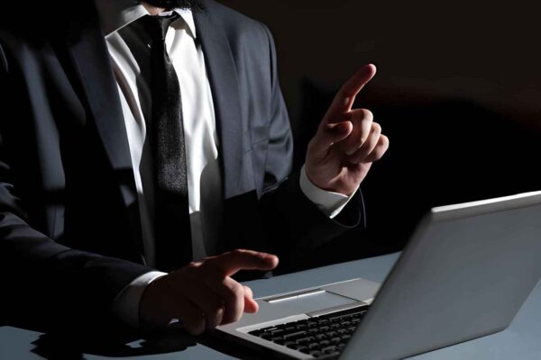 Read the CNMV warning on MYINVESTOR.LTD (CLONE), an unauthorised entity linked to investment and crypto services.